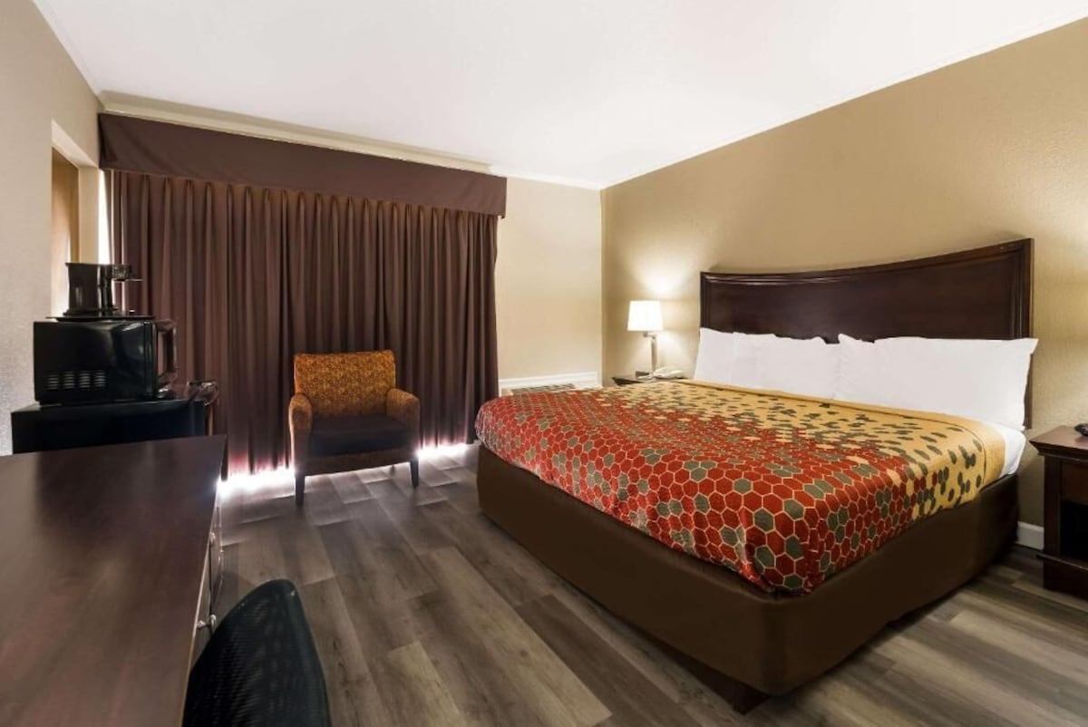 King Bedroom Suite with Modern Interiors